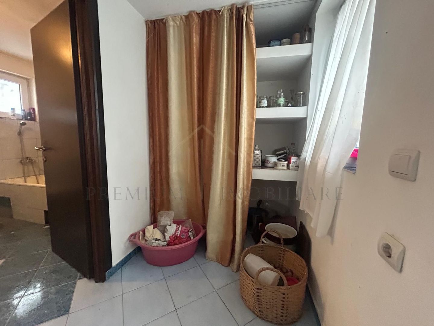 Casă batraneasca+ teren 999 mp intravilan în Oituz - Poză 5