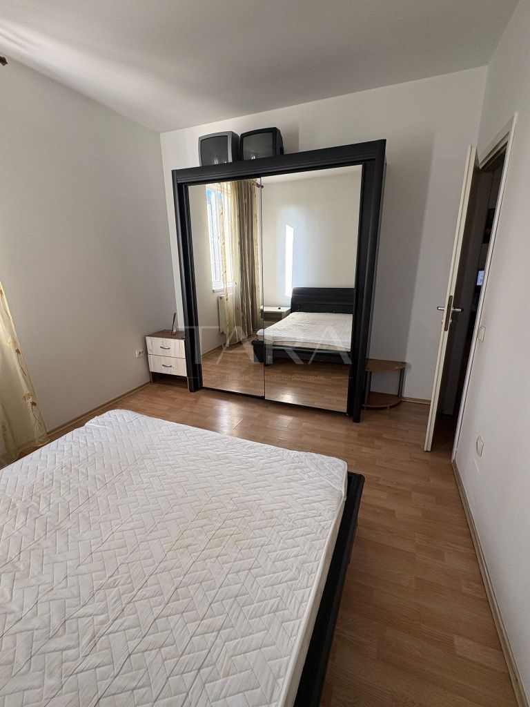 Apartament cu 1 cameră, 41 mp, parcare și centrală proprie. - Poză 1