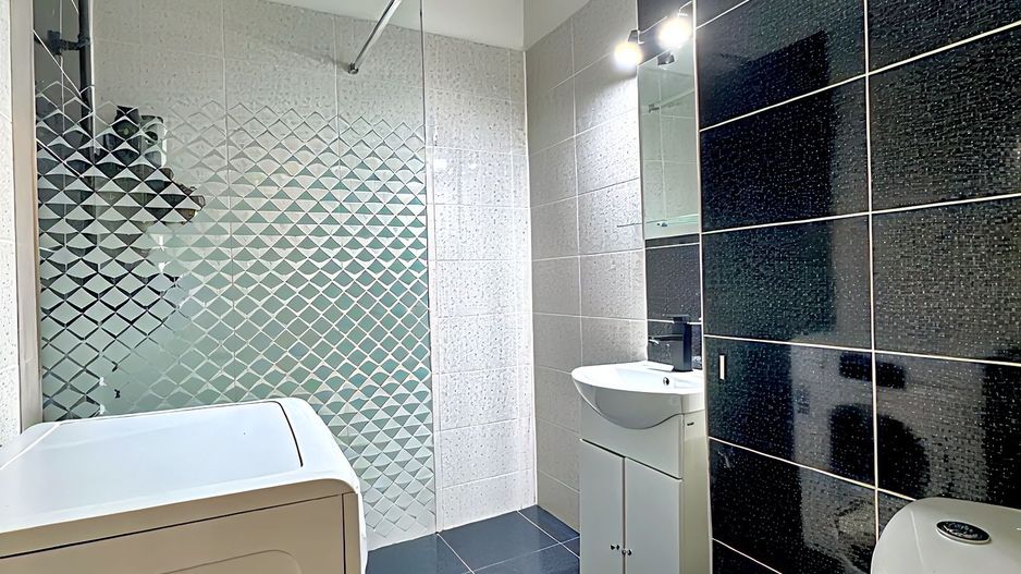 Titan - Costin Georgian Metrou 3 minute Garsoniera Comision 0 - Poză 8