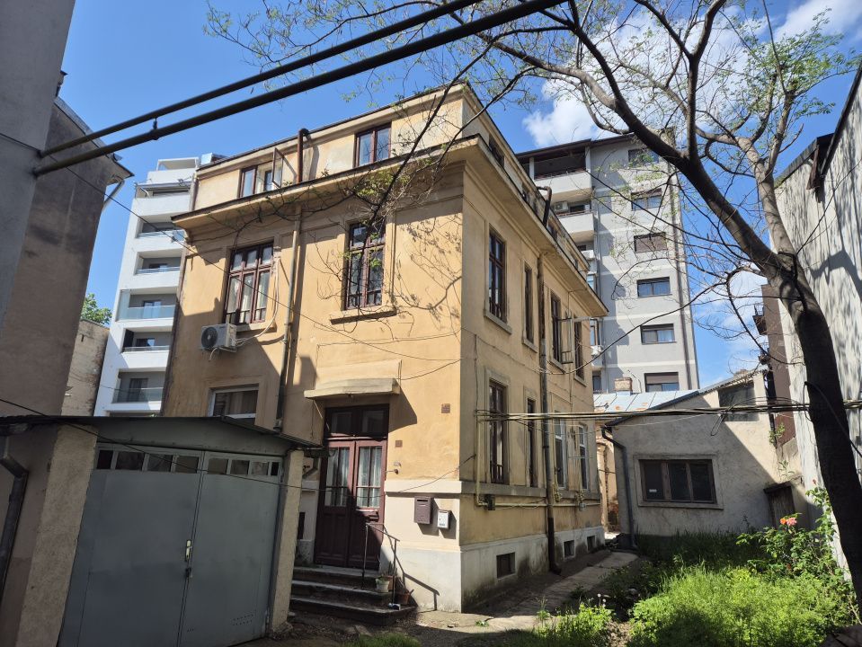 Apartament sic intr-un bloc vila interbelica - Poză 1