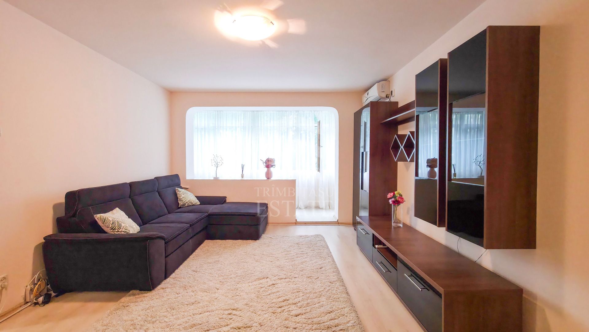 Apartament spațios de 3 camere cu loc de parcare inclus - Poză 1
