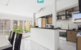 Apartament spațios în clădire ultracentrală - Poză 3