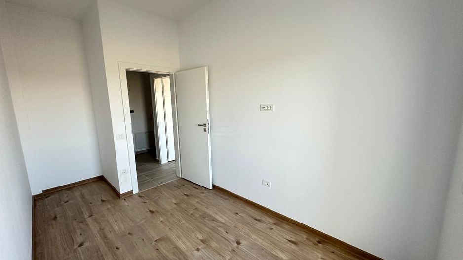 Etaj intermediar. Bloc finalizat. Loc de parcare. - Poză 7