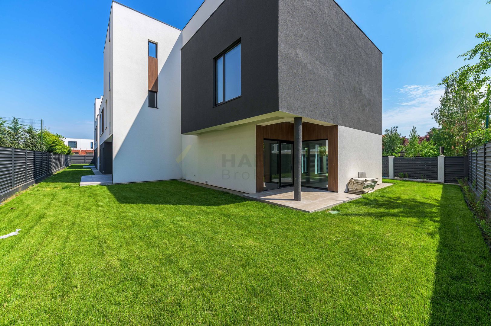 VILA  IANCU NICOLAE, 5 dormitoare, 3 terase, garaj, gradina - Poză 1