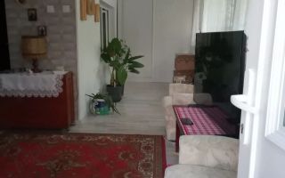 Casă de vânzare în Târgu Frumos, cu anexe și teren generos - Poză 5