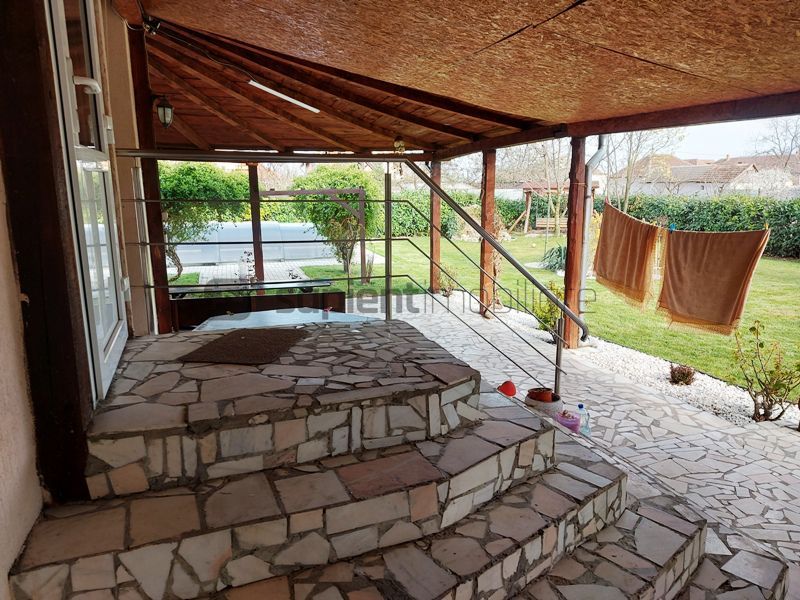 De vanzare casa si spatiu de restaurant in Tarian - Poză 17