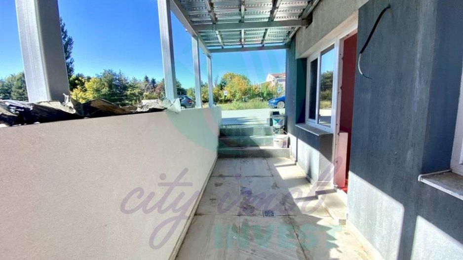 Apartament cu curte englezeasca si 2 intrari pozitionat langa lac - Poză 7