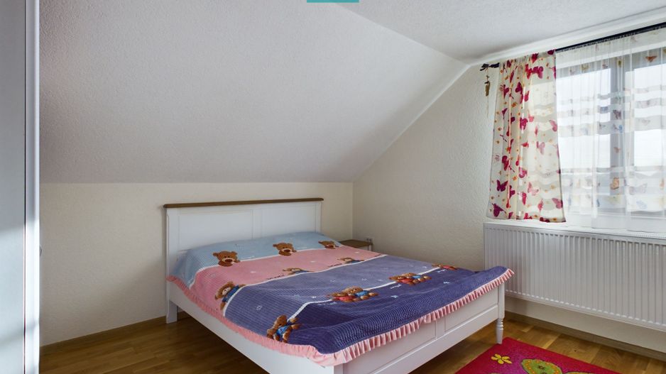 Vilă cu mansardă în Bujac - Poză 25