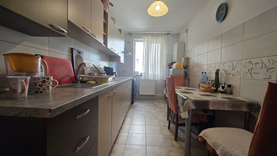 Apartament cu 3 camere  de vanzare - B dul 1 Mai - Poză 4