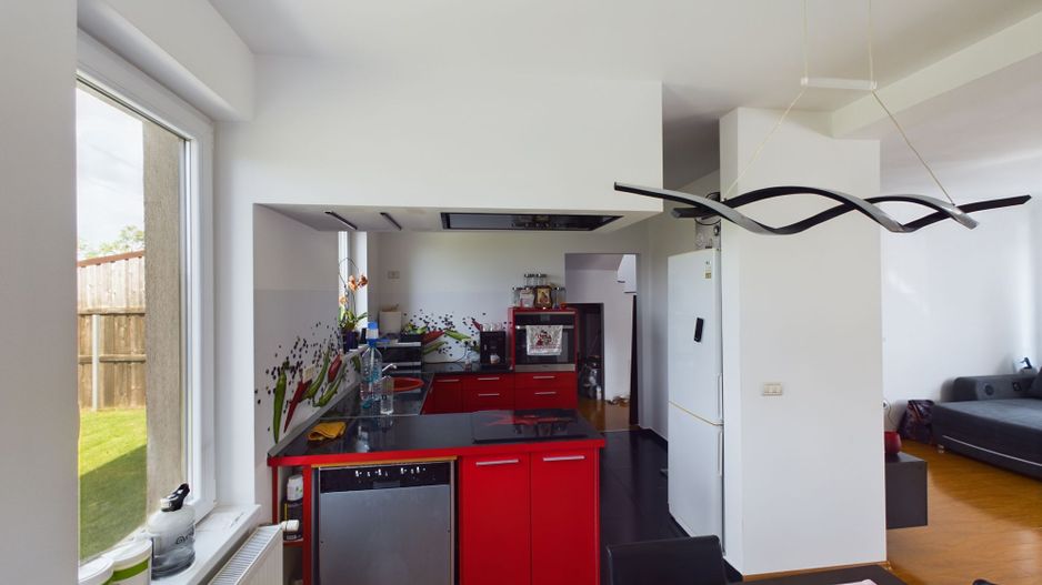 Casă la cheie în cartierul Westfield - Poză 4