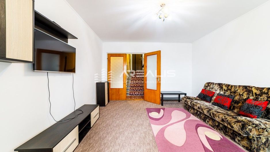 VÂNDUT!!! Apartament spațios cu 3 camere, zona Polivalentă - Poză 2