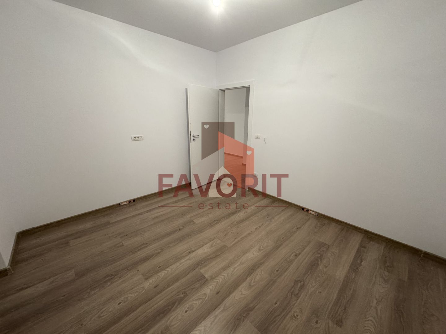 Disponibil imediat. 1 loc de parcare in CF. TVA 21% inclus. - Poză 11