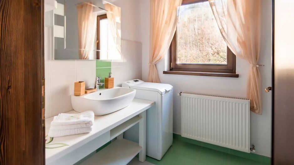 Investitie Valiug lacul Gozna Casa utilata 5 camere parau padure - Poză 17