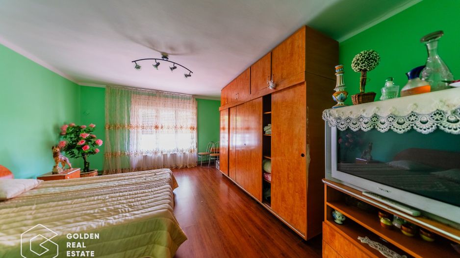 Casa situata in comuna Seitin, la cheie - Poză 8