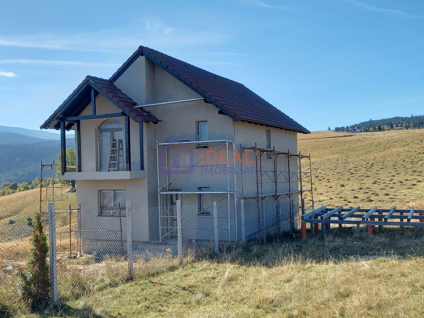 Casa de vacanta cu 4 camere si 800 mp de curte, in Paltinis - Poză 2