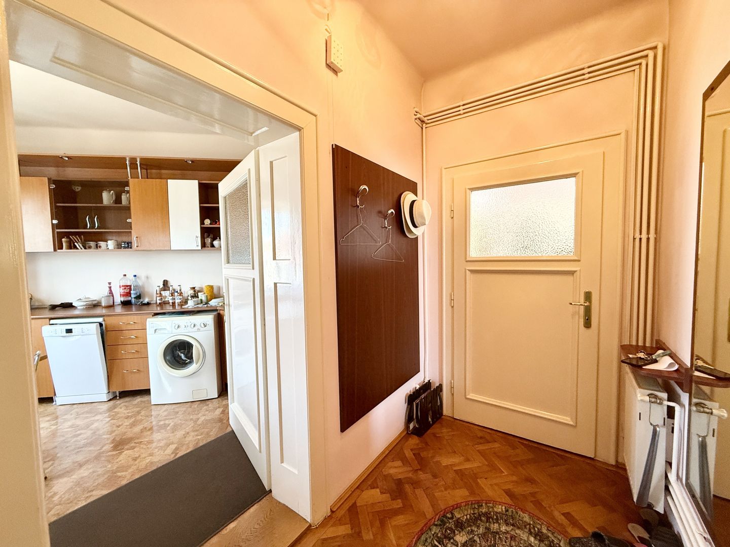 Apartament mobilat si utilat complet, zona centrala, 4 camere, 2 bai - Poză 7