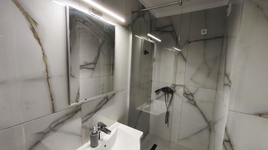 De vanzare apartament cu 3 camere , etaj 8/9 , Faleza, 165.000 euro - Poză 6