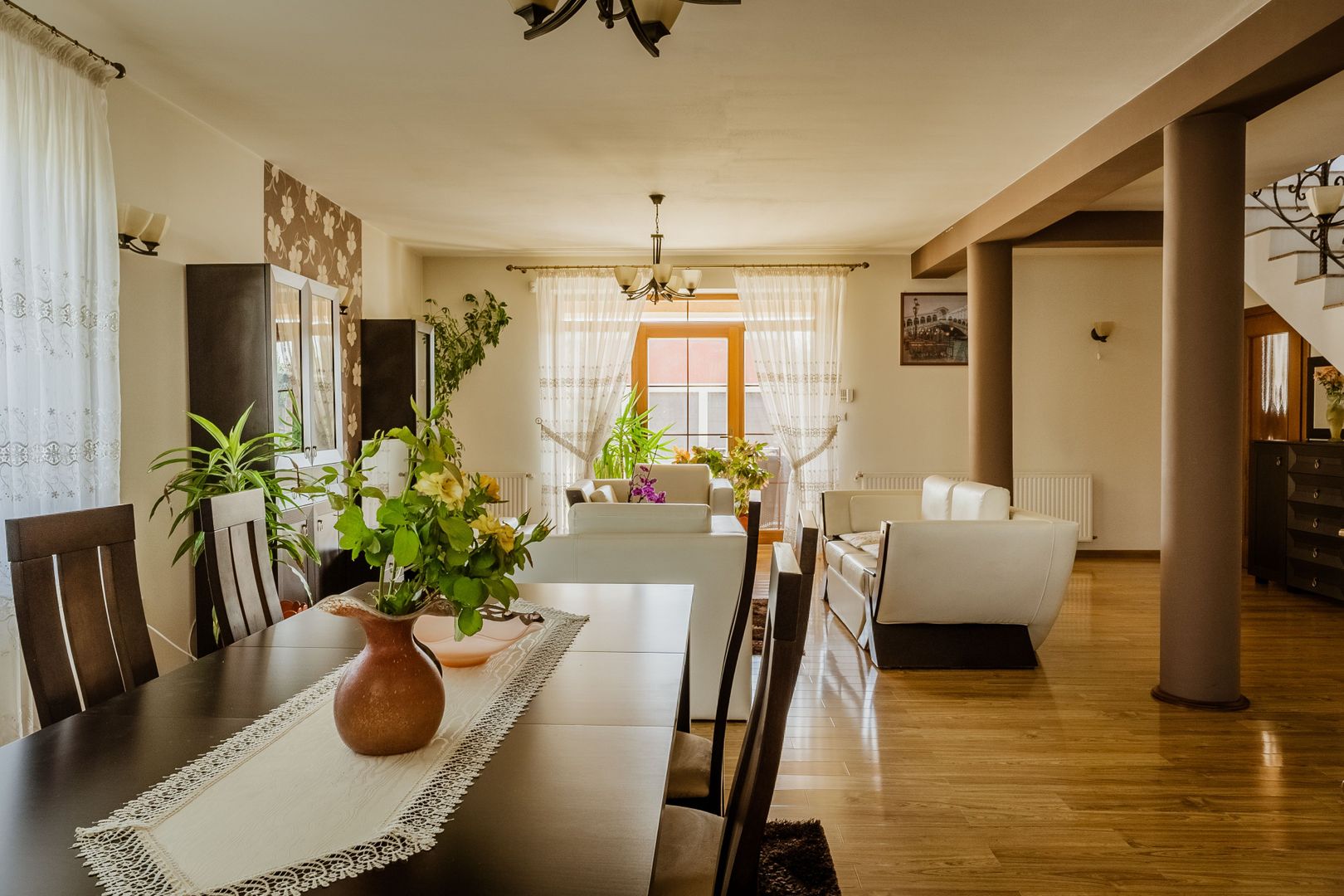 Vilă cu piscină în Fântânele - Poză 2