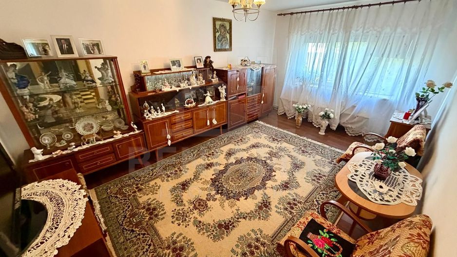 4 camere decomandate - Craiovita Noua - etaj 2 cu 2 bai - bloc 1982 - - Poză 1