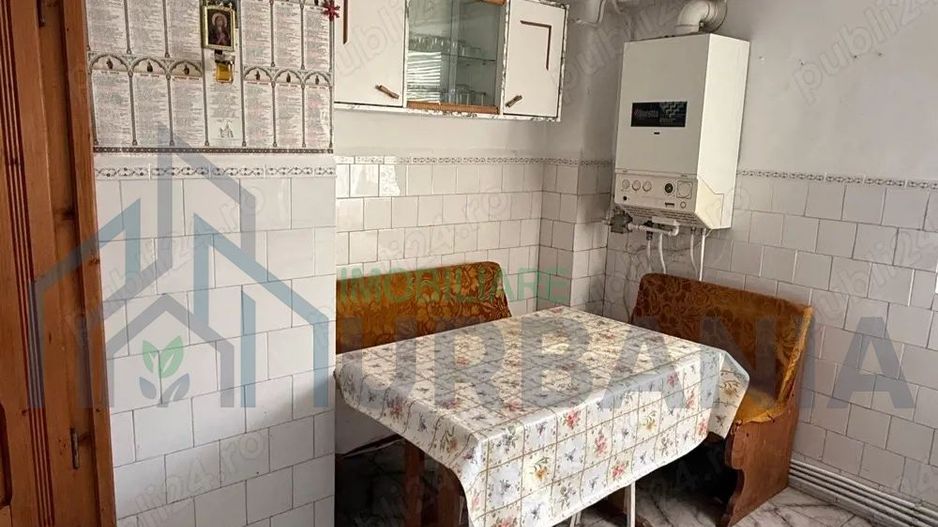 De vanzare apartament 3 camere 86 mp - Poză 2