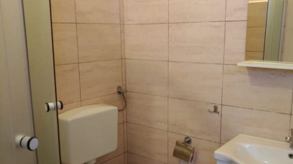 BRASADAS vinde garsoniera la etajul 1 in zona CENTRALA. - Poză 5
