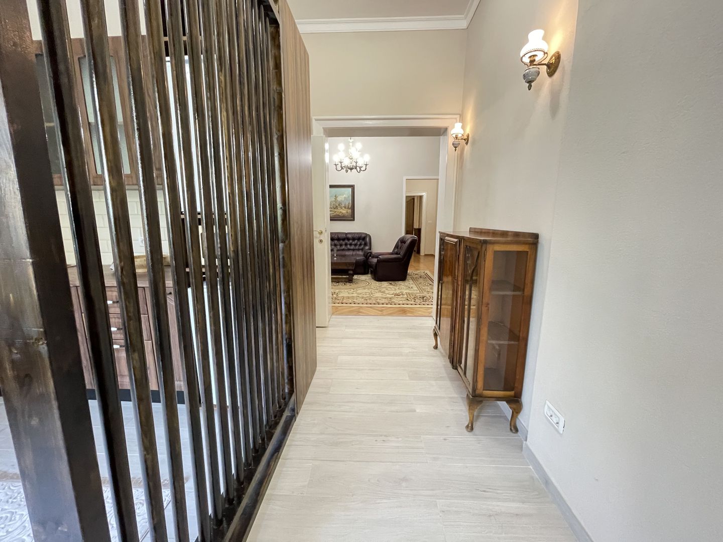 Apartament frumos in zona centrala - Poză 1