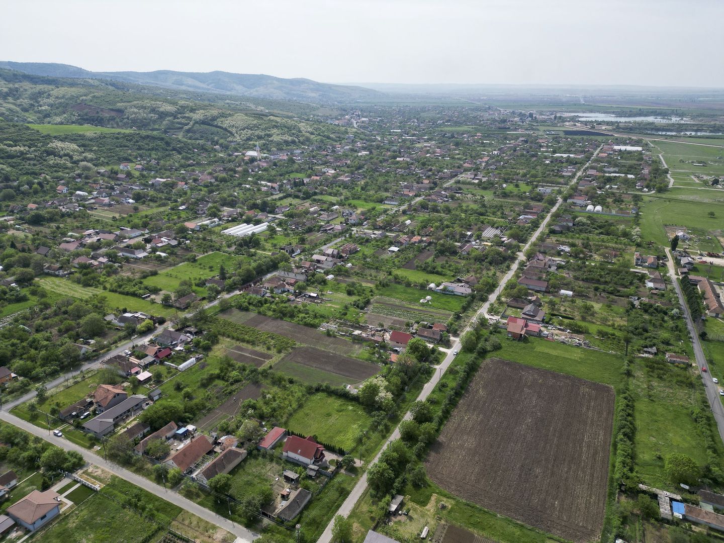 Teren Intravilan de 3,090 mp în Cuvin - Poză 9