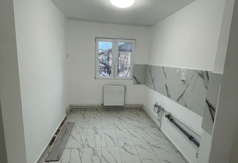 Dambovita- Flavia | 2 Camere | Renovat Complet | Bloc Izolat. - Poză 1