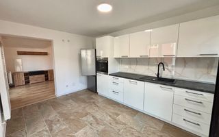 Apartament 3 Camere Spațios, Mobilat,  Curte și Balcon [ Zona Centrala ] - Poză 1