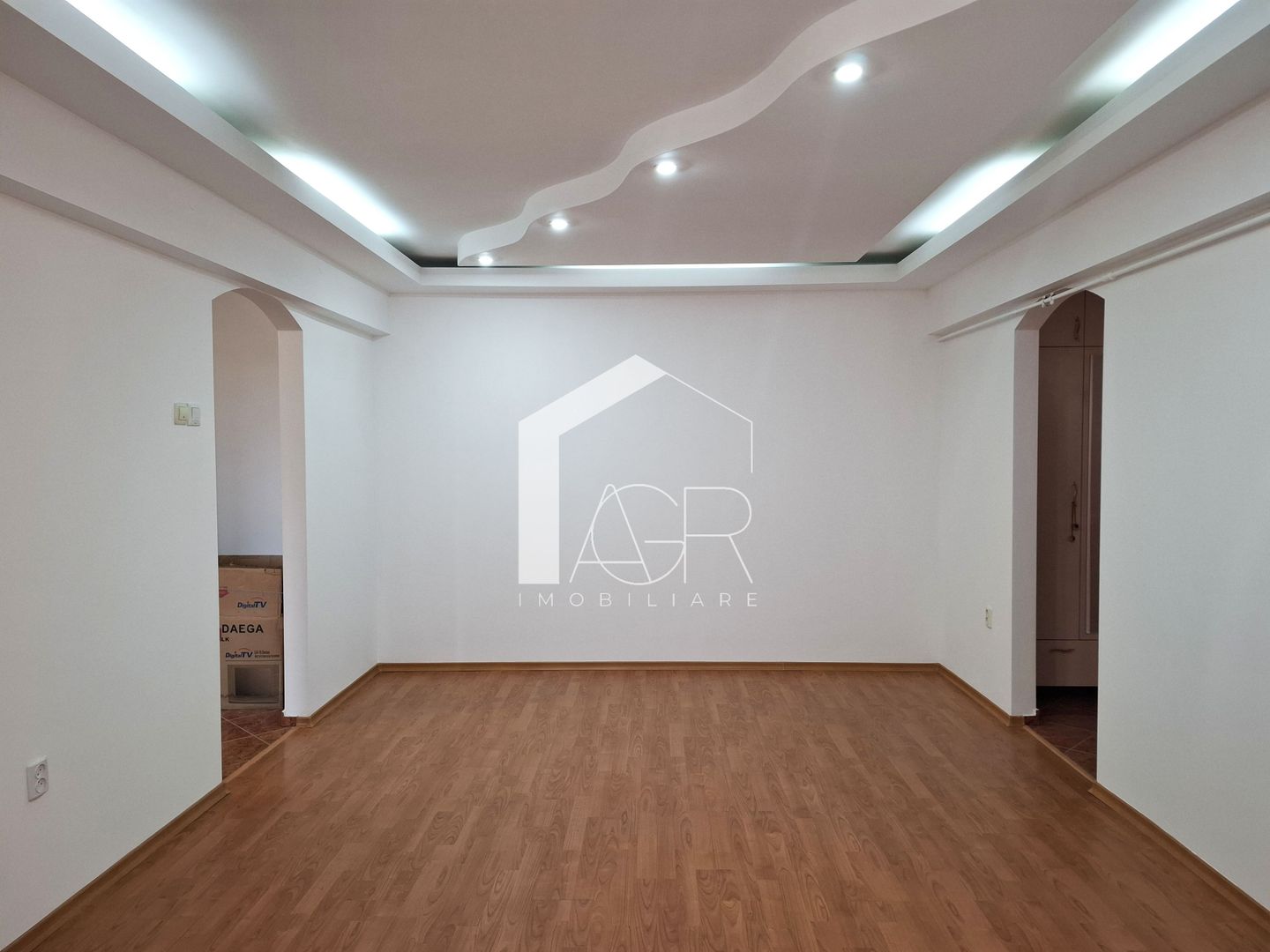 Apartament cu 2 camere, semidecomandat, Ultracentral - Poză 3