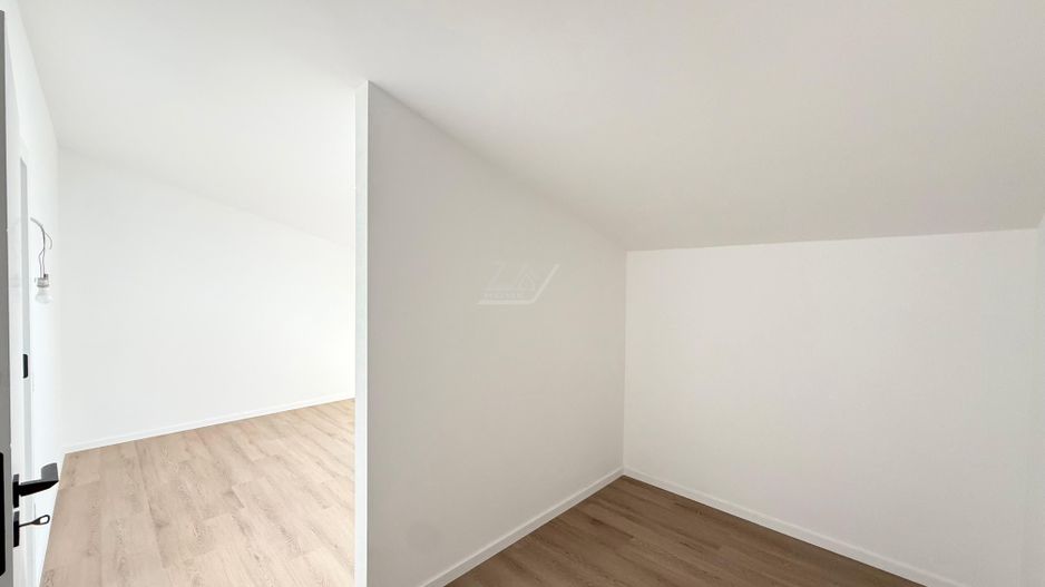 Ap pe 2 niveluri. 4 camere, 2 bai. 2 locuri de parcare. - Poză 15