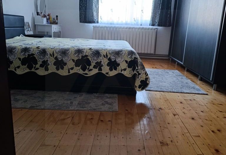 Casa Cisnadie etaj 1 integral cu intrare separata si curte comuna - Poză 1