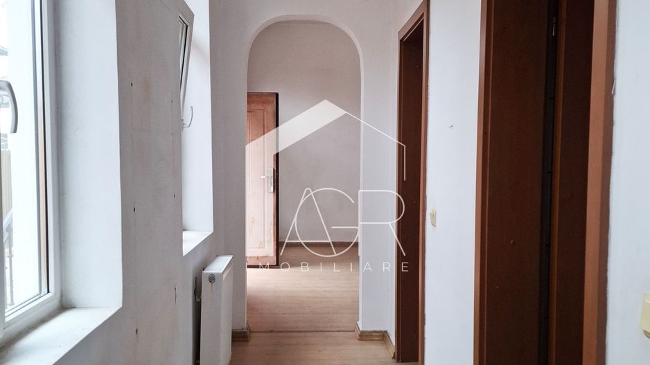 Casa cu 4 camere, zona Central - Poză 13