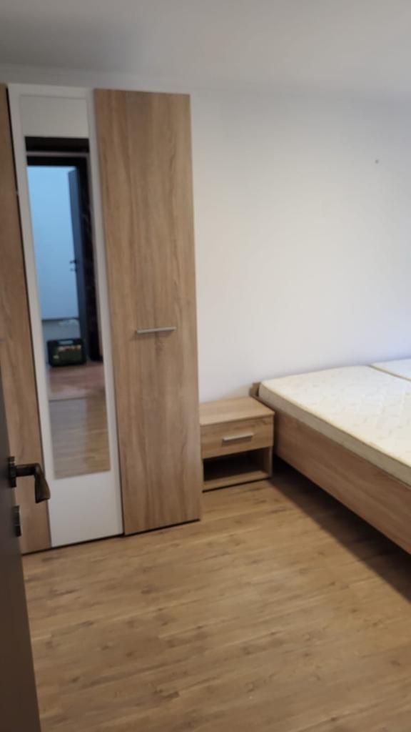 De Vanzare Apartament 3 camere in Vila Sebastian sect 5 - Poză 6