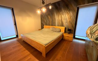 Apartament tip penthouse cu terasa si acces la curte - Poză 3