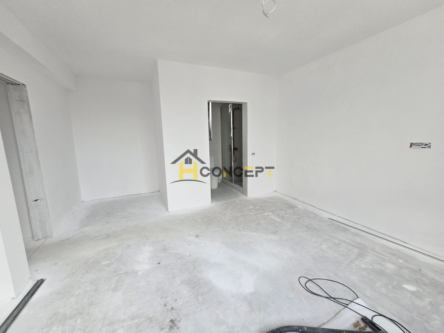 Vila finalizata, curte libera 185 mp,  loc de parcare, zona case - Poză 11