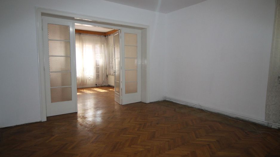 APARTAMENT IN VILA - Poză 6