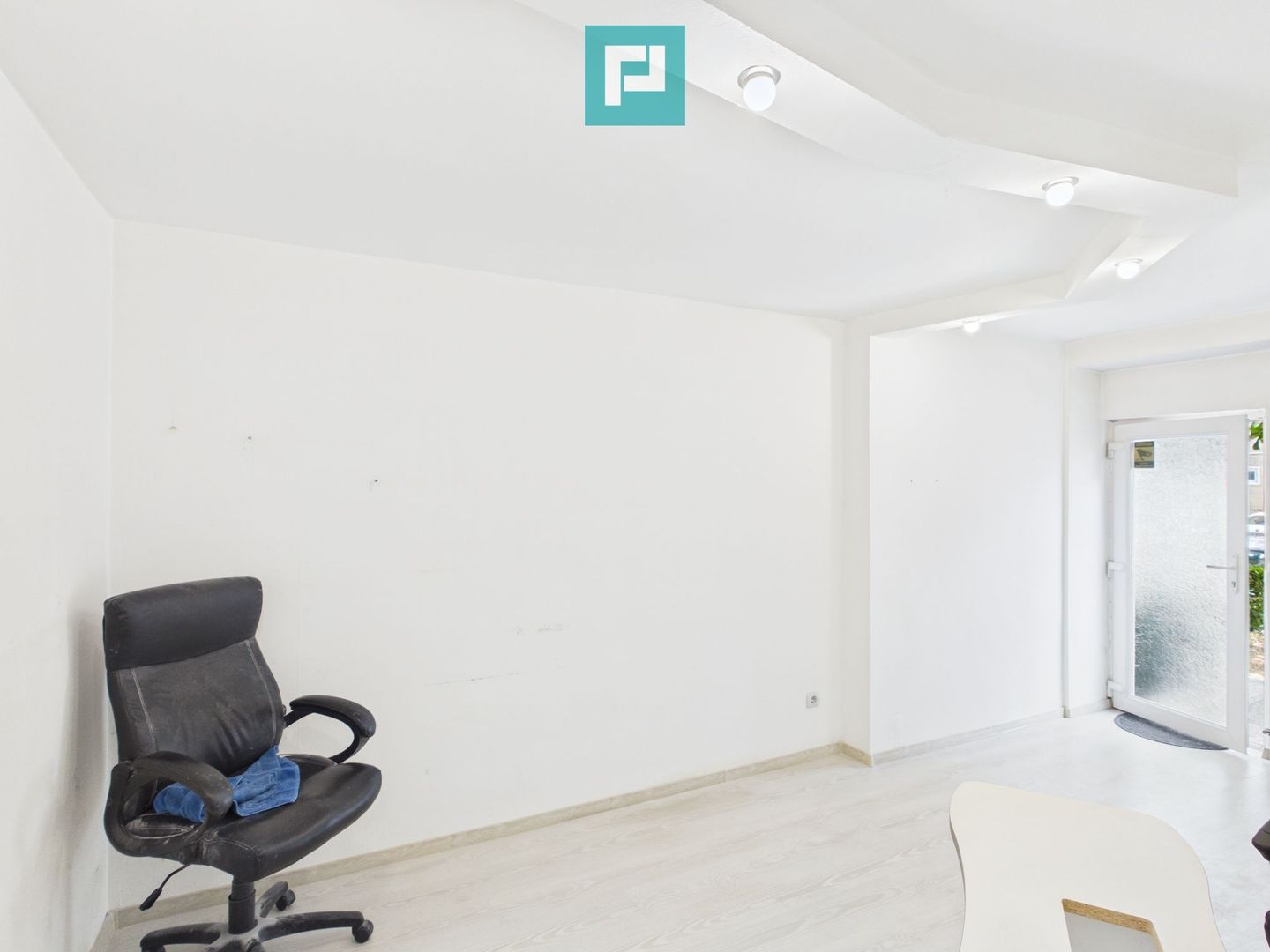 Spațiu comercial de închiriat – 18mp-Decebal - Poză 2