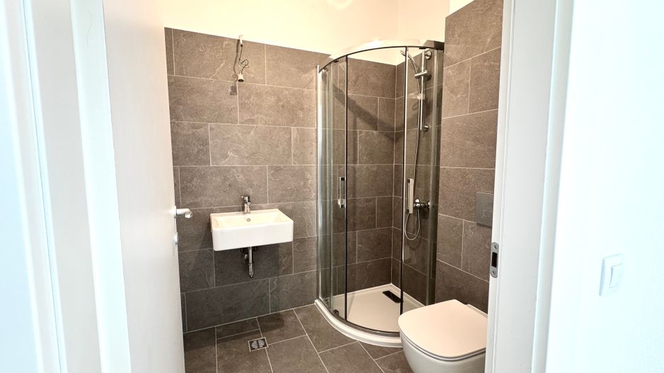 3 camere. Bucătărie Open-Space - Verdere curte interioară - Poză 6