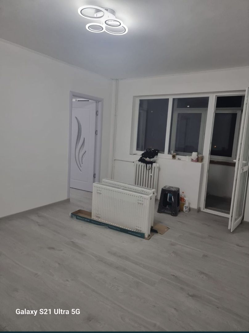 Vand apartament 3 camere - Poză 1