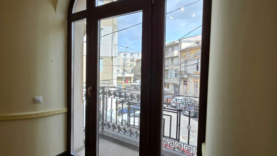 Spațiu de birouri ultracentral de inchiriat - etaj 1-intrare separata - Poză 2