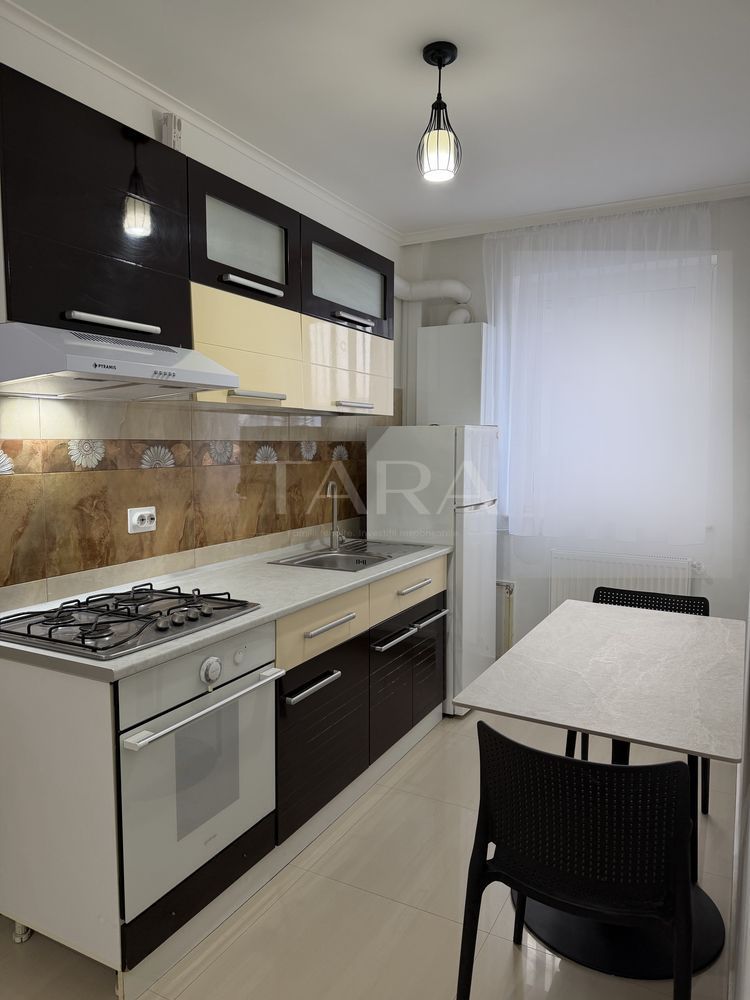 Apartament renovat recent și parcare proprie, zona Florilor. - Poză 3