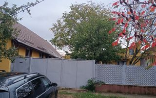 Casă spațioasă cu 4 camere , curte și teren generos în Mașloc - Poză 6