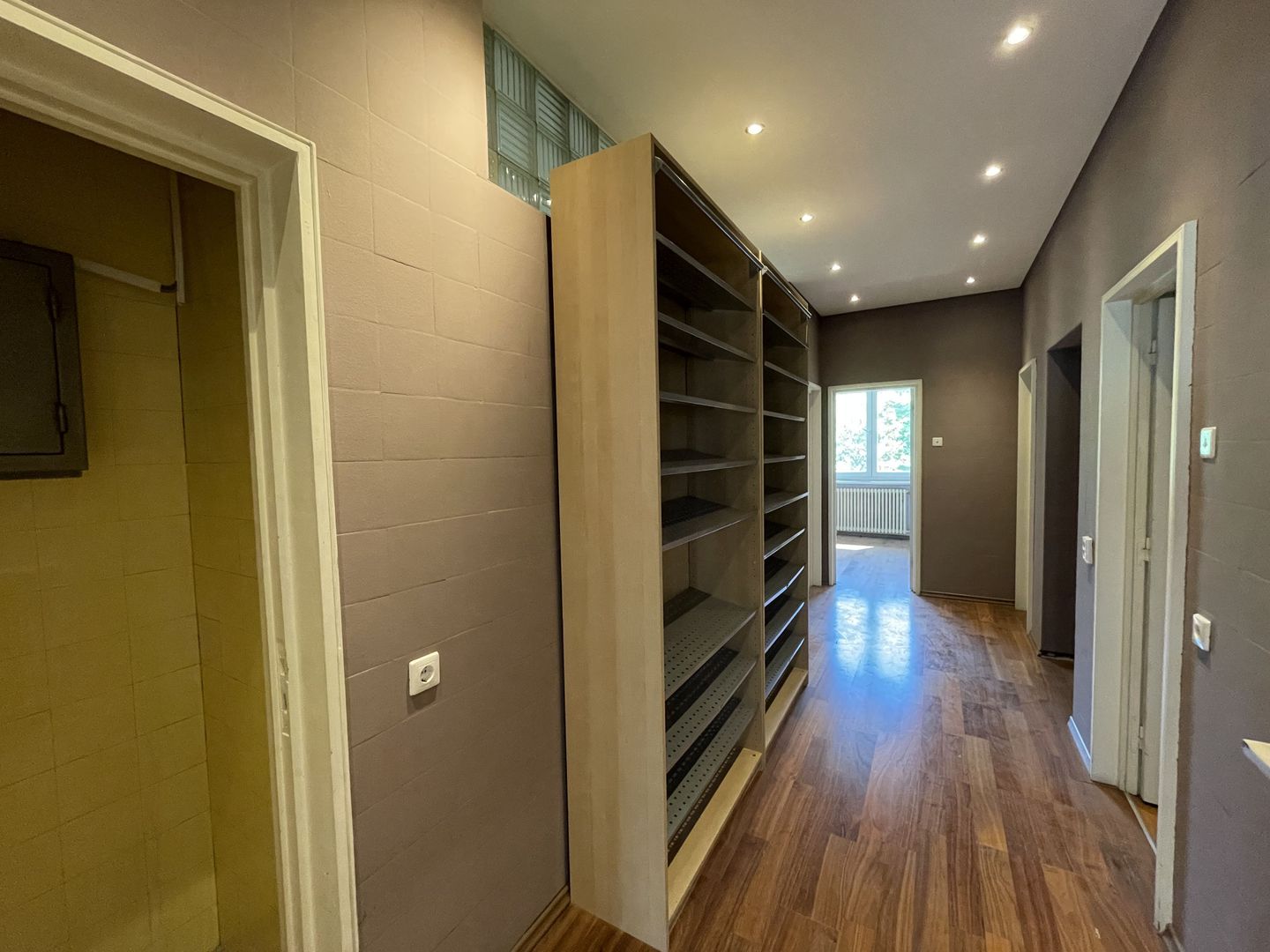 Apartament cu 4 camere de vânzare în zona Primaverii - Poză 9