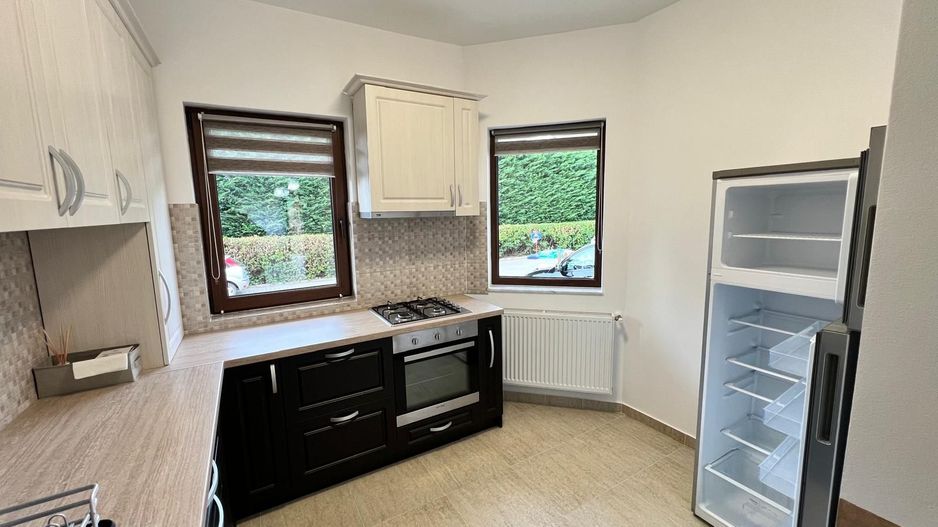 Casa cu 7 camere | 3 balcoane | Garaj | 220 mp + 80 mp curte | Cartier Panorama - Poză 9