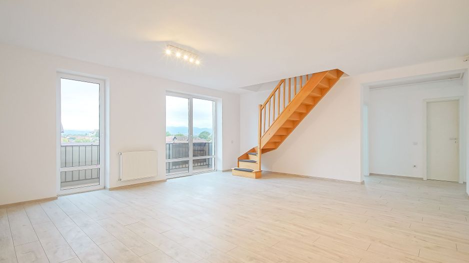 Apartament 4 camere pe două niveluri | 118 mp utili |  Râșnov - Poză 1