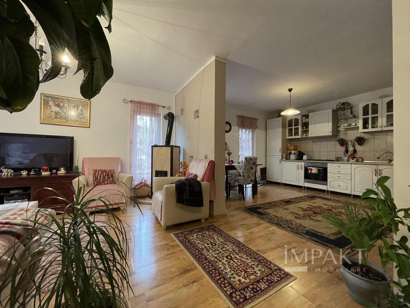 Duplex cochet P+E cu 4 camere aflat in Floresti (strada privata) - Poză 1