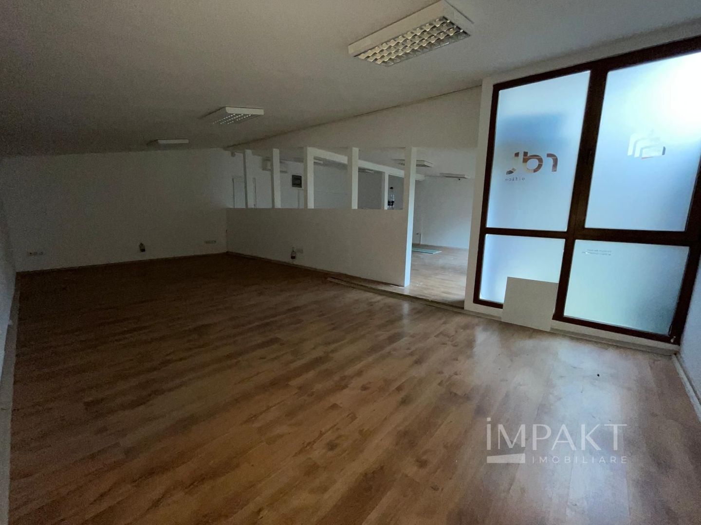 Spatiu comercial de inchiriat, central, trafic intens! - Poză 5