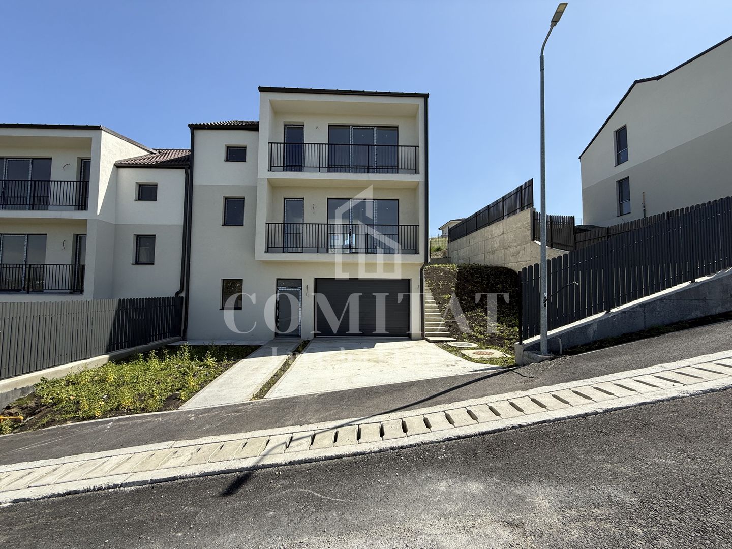 Case cuplate finalizate la intrare în Chinteni - Poză 1