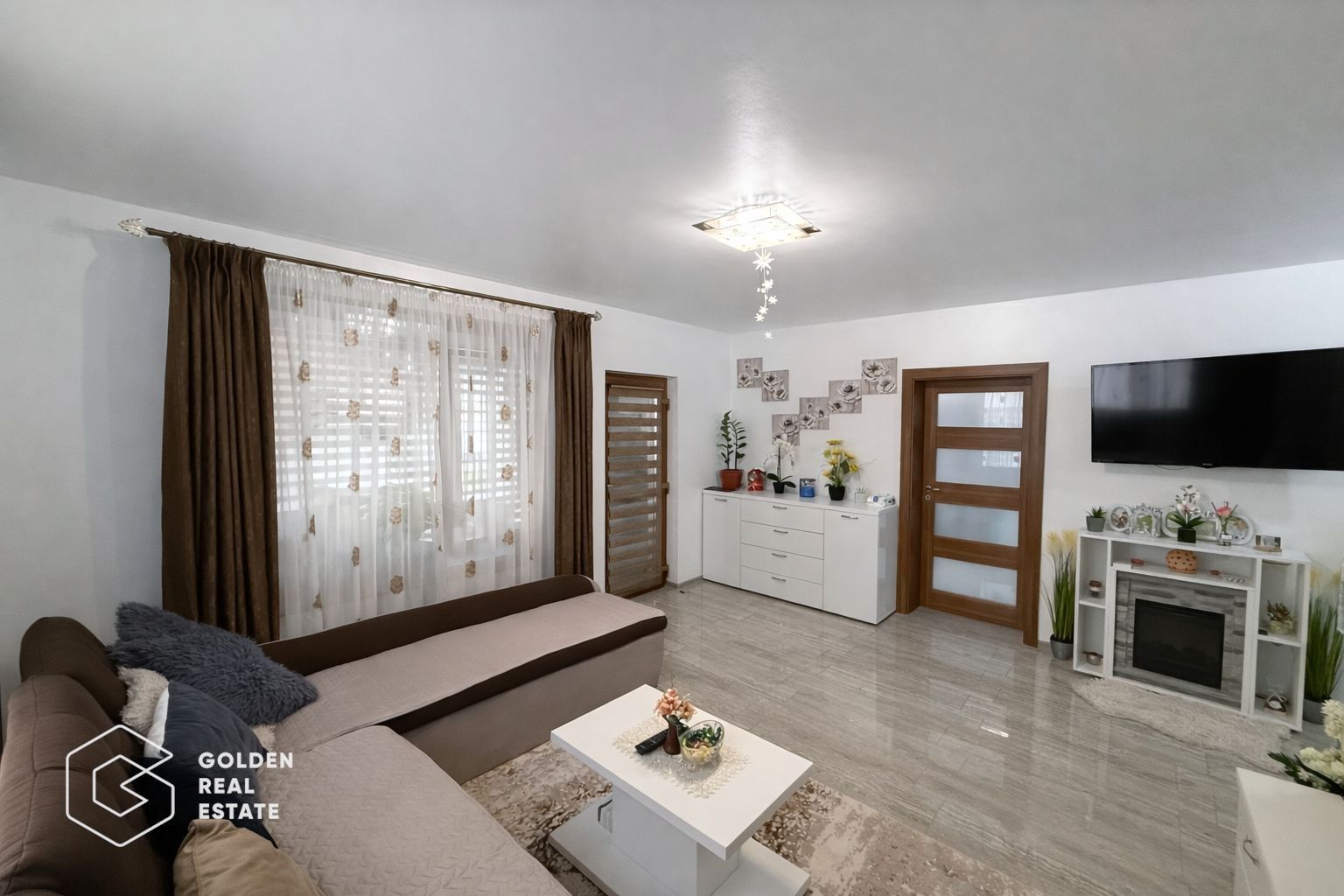 Vila la cheie, 3 camere Mandruloc, 1055mp teren, garaj, la 13 km de Arad - Poză 2